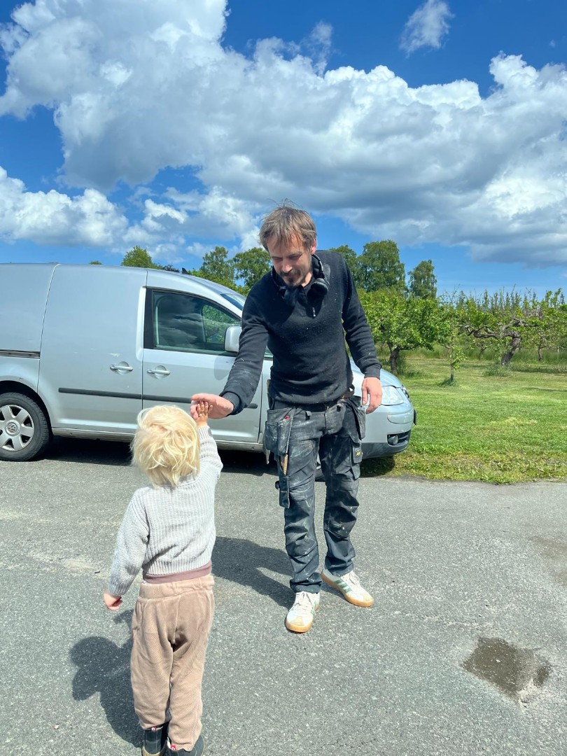 Peder, snickare på Hederligt Hantverk, på Österlen